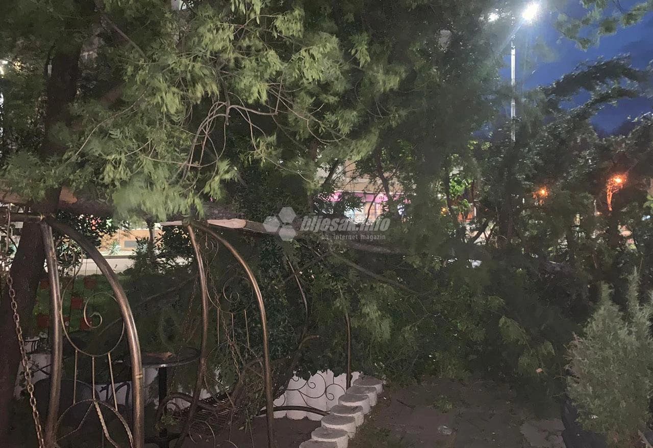 Centar 2 opet na meti mostarske bure: Pao bor na baštu ugostiteljskog objekta