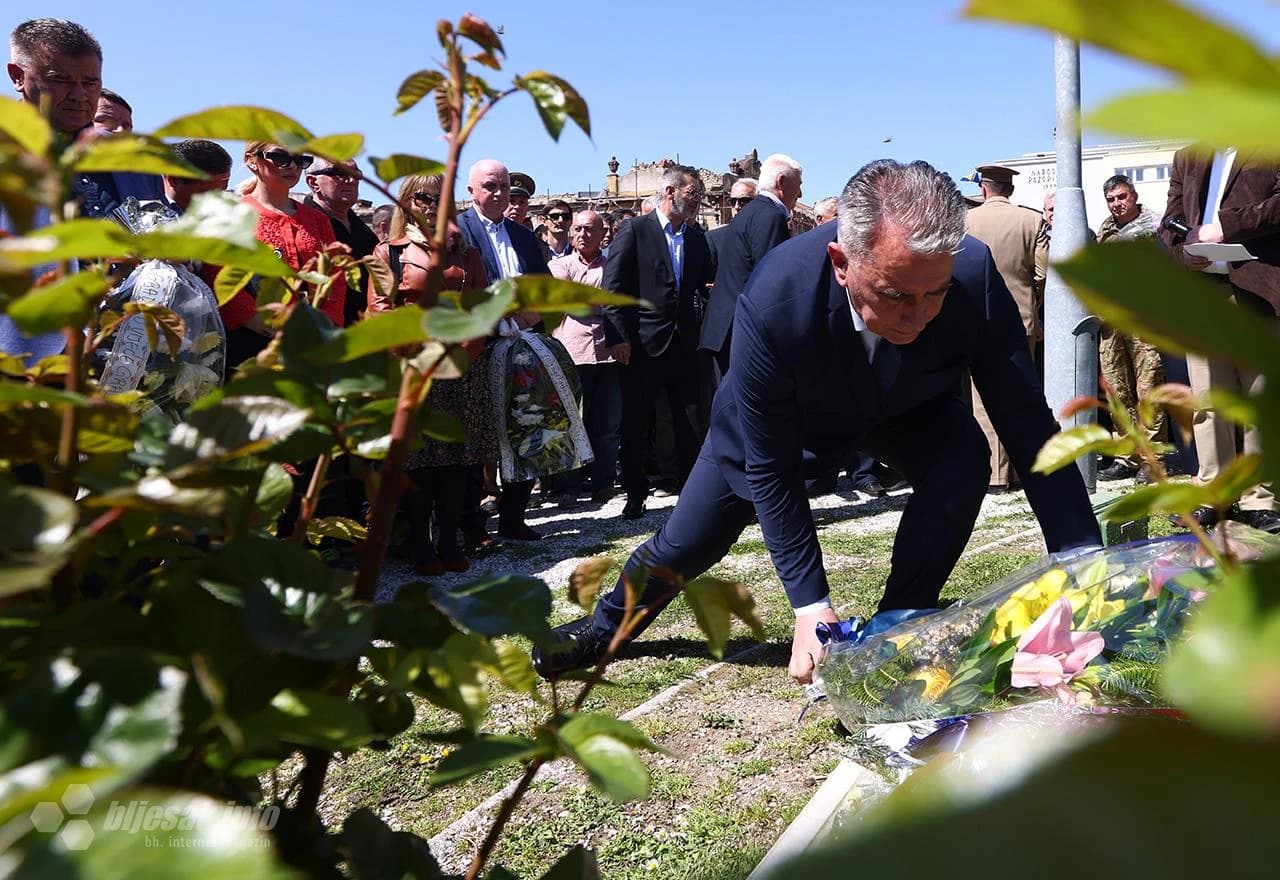 Komšić u Mostaru: I dalje se tučemo, treba razbiti maglu o majorizaciji