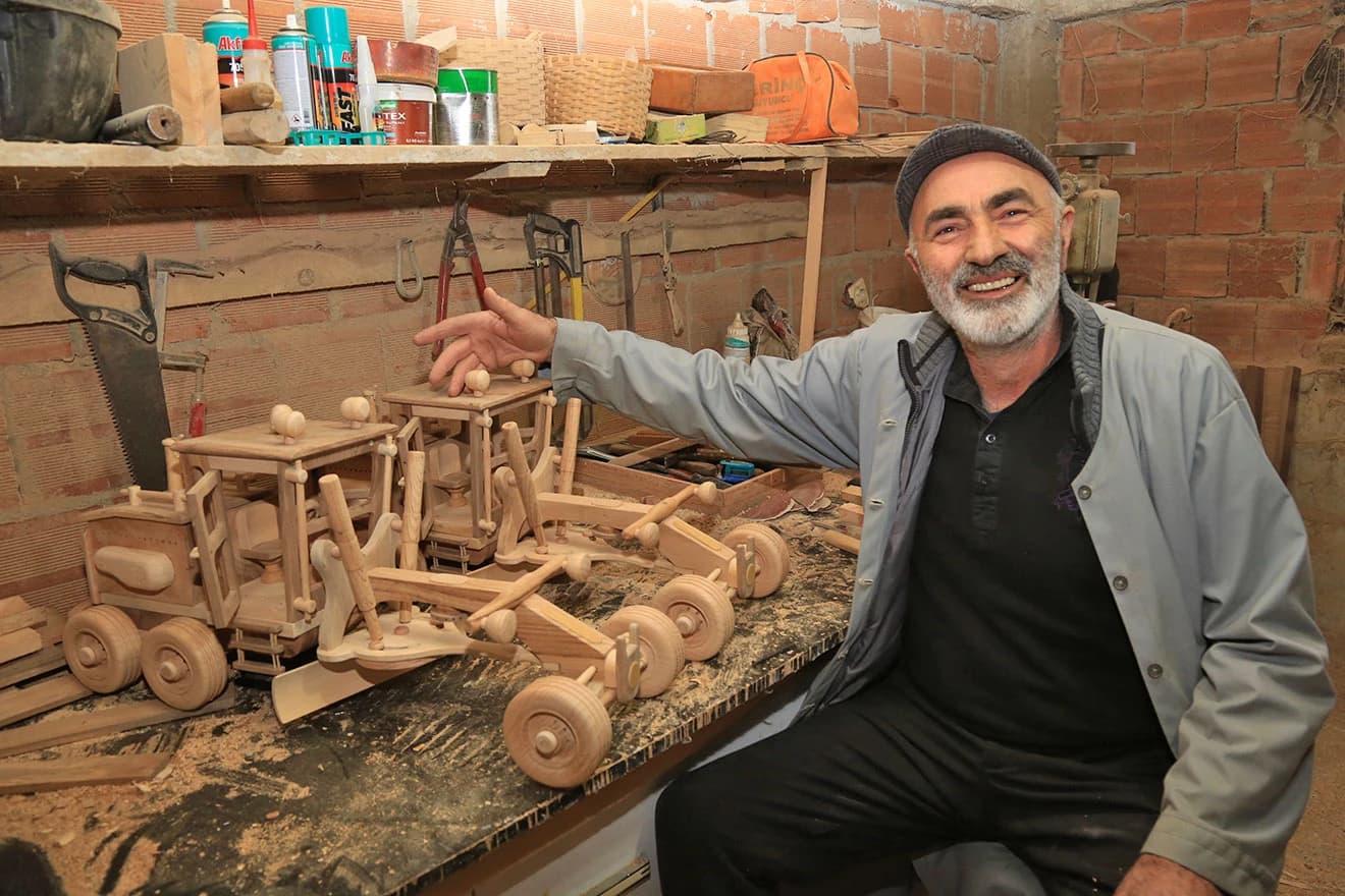 Umirovljenik Yusuf Bekci u svojoj radionici