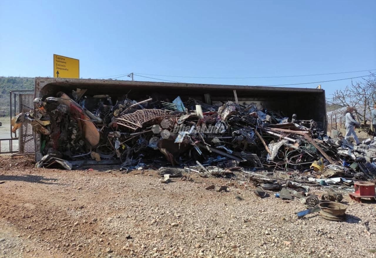 Prevrnuo se kamion u Zvirovićima