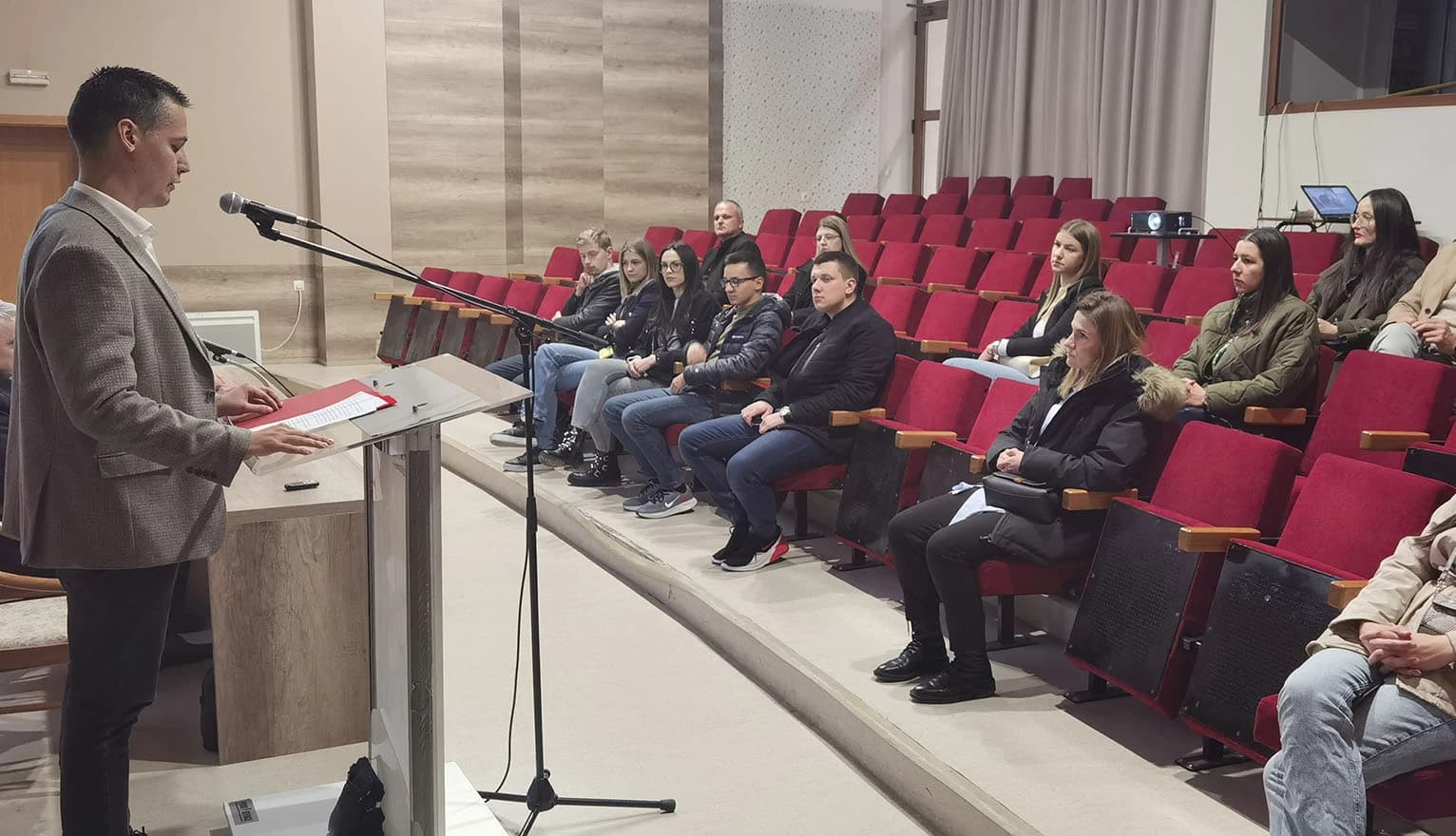 Napretkova tribina za mlade pod nazivom Društvo u službi čovjeka