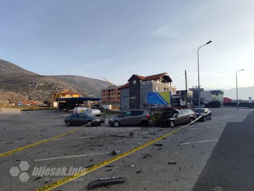 U eksploziji oštećena dva automobila stranih registarskih oznaka
