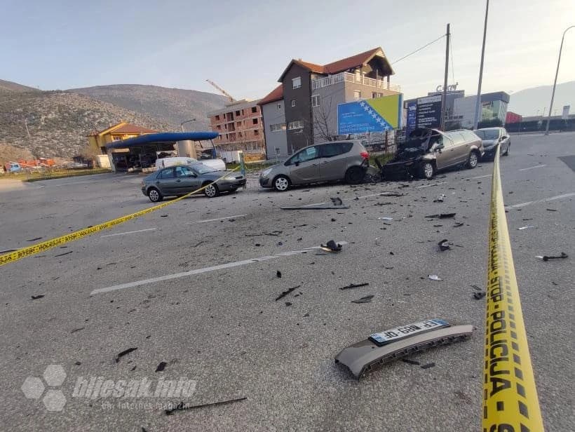 U eksploziji oštećena dva automobila stranih registarskih oznaka