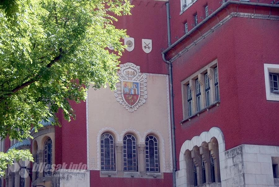 …od bezbroj fenomenalnih detalja…