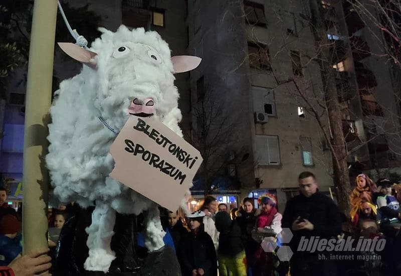 Završni dio Karnevala u mostarskom Centru 2