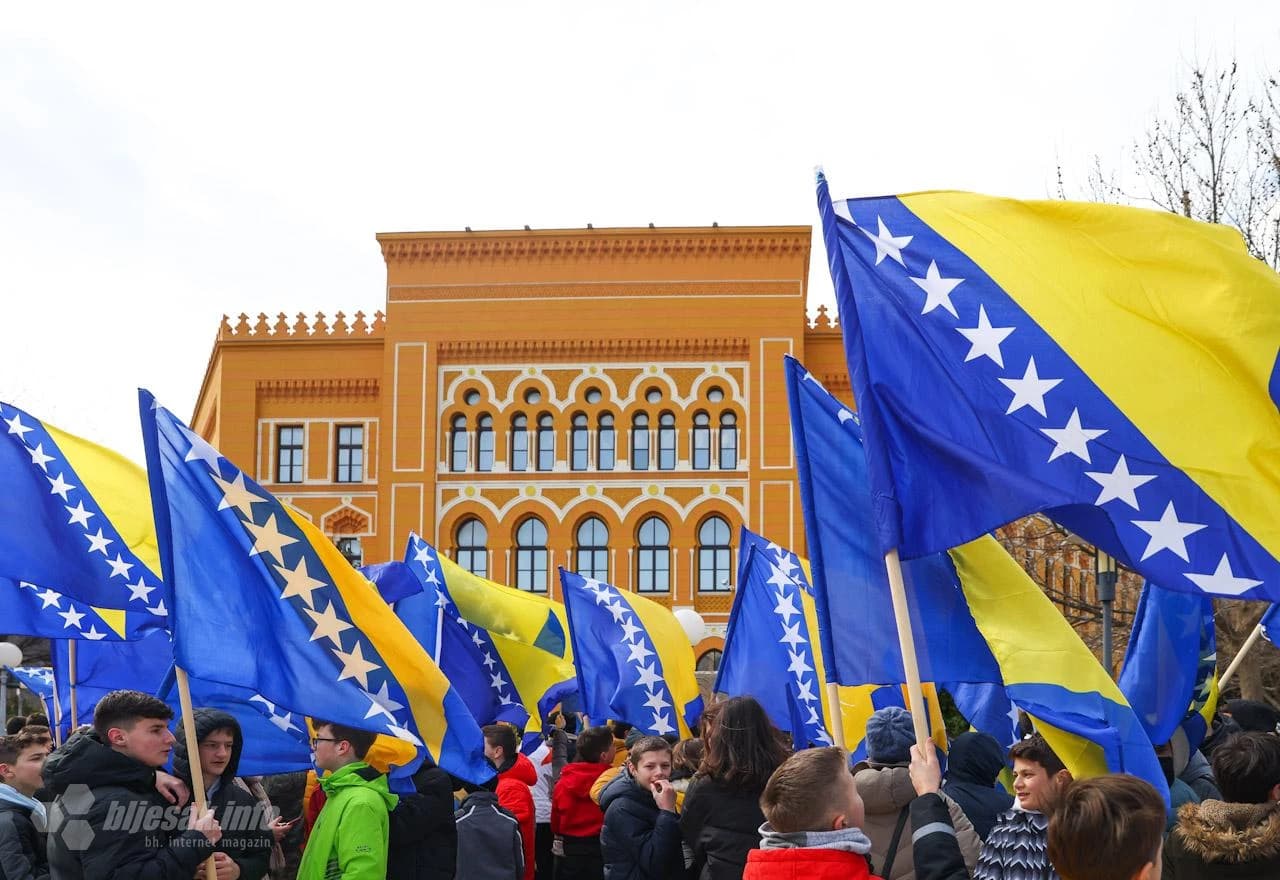 Mostar: Zastave i pjesma za 30 godišnjicu neovisnosti BiH 