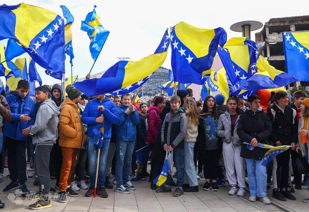 Mostar: Zastave i pjesma za 30 godišnjicu neovisnosti BiH 