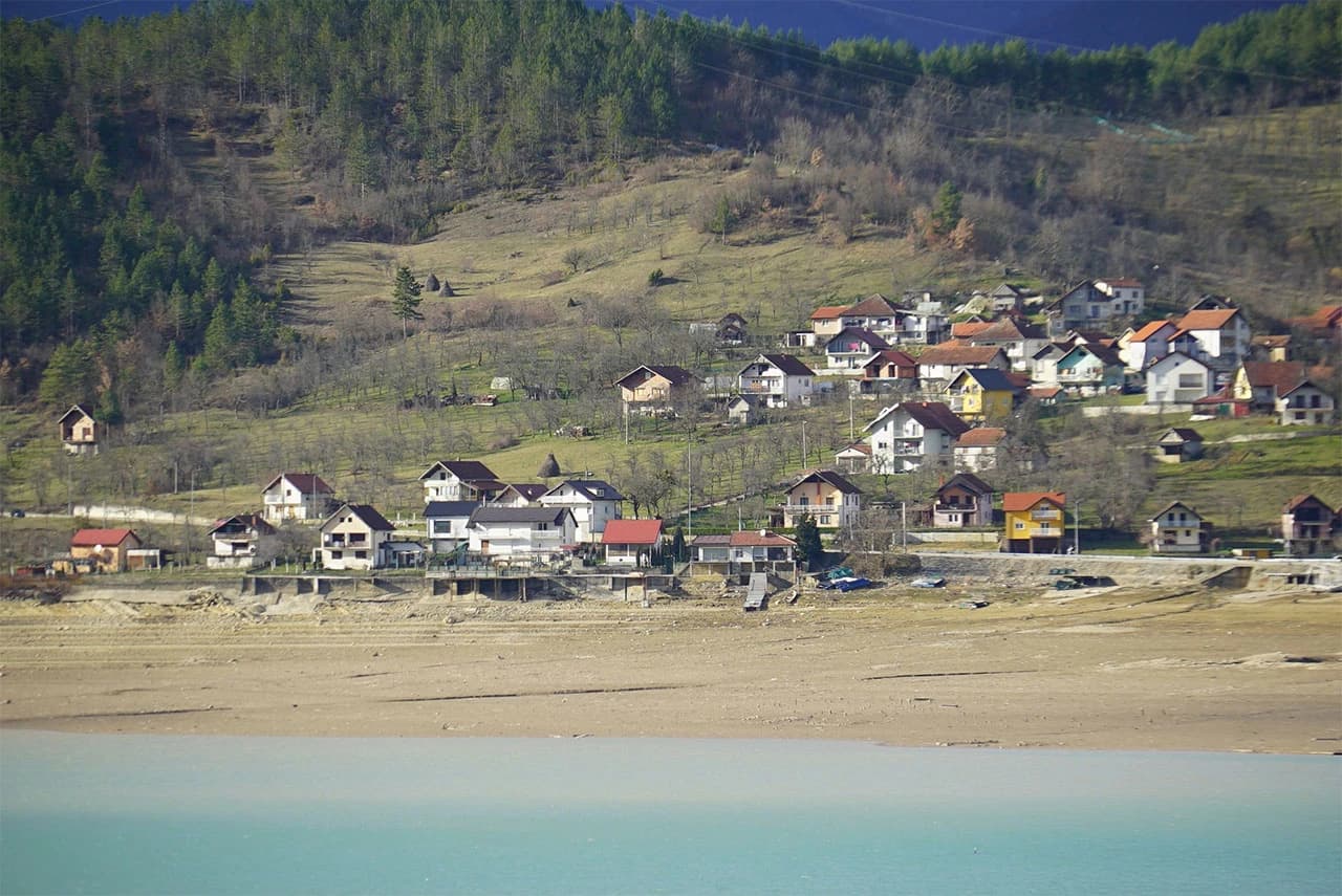 Tužni prizori Jablaničkog jezera