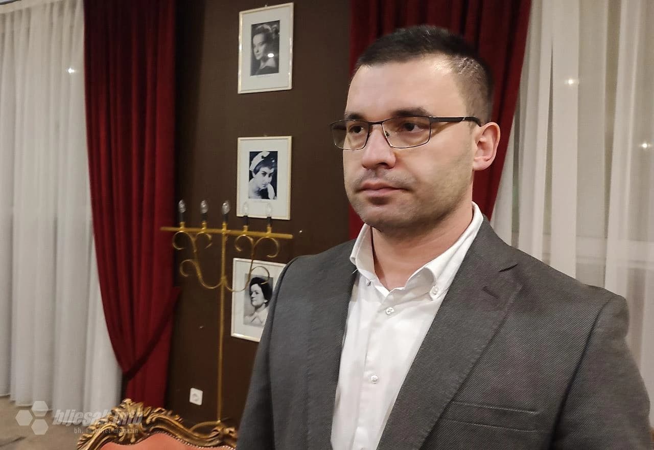 Bošnjačka zajednica kulture (BZK) Preporod organizirala je u Mostar javnu tribinuKoraci do referenduma 1992