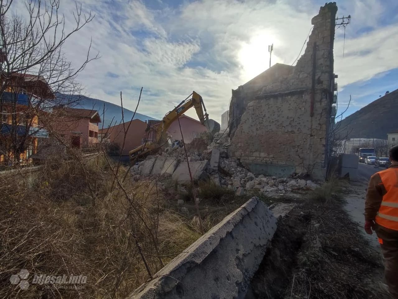 Krenulo uklanjanje ruševnih objekata