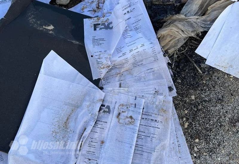 Divlja deponija uz cestu prema pomoćnoj pisti 