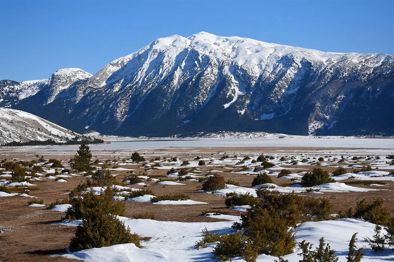 Prelijepe fotografije snijegom i ledom prekrivenog Blidinjskog jezera 