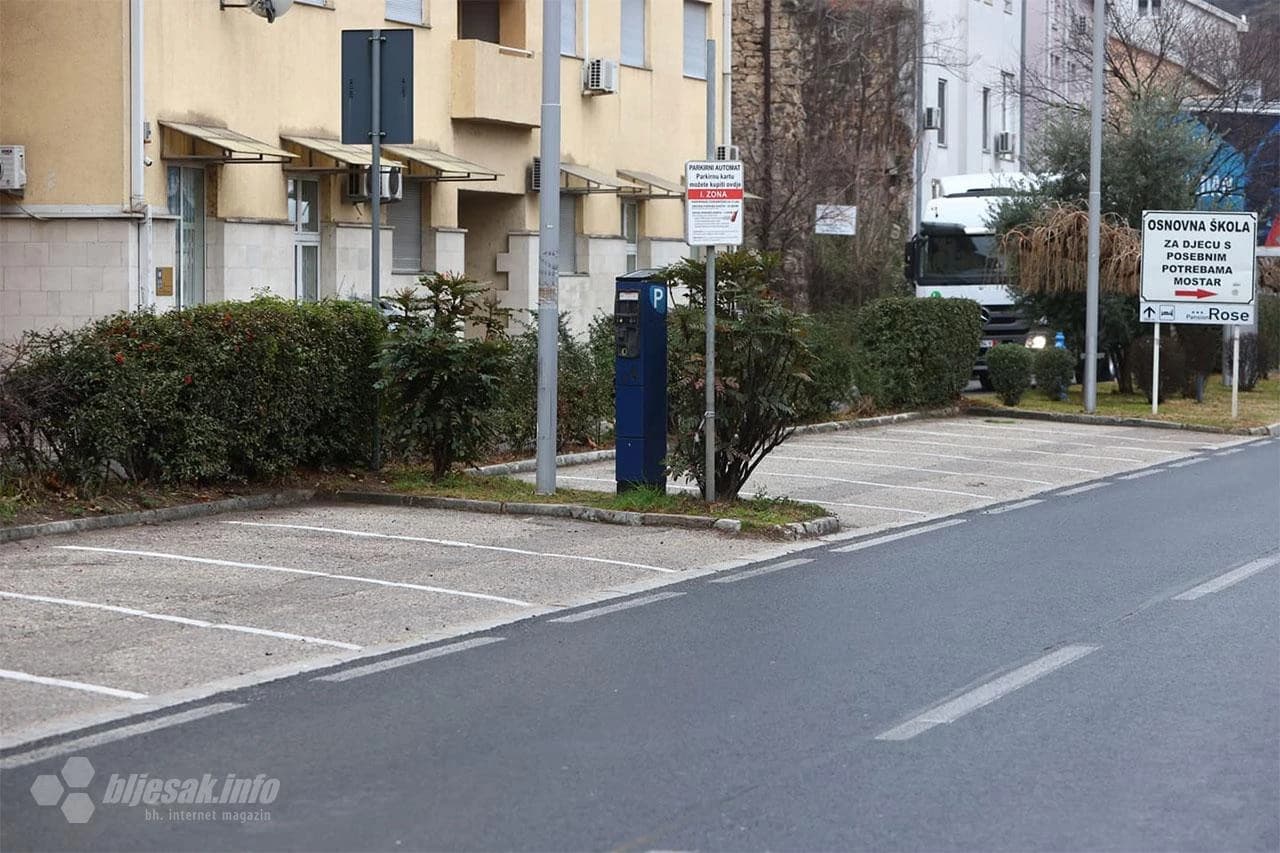 Prazna parking mjesta prvog dana naplate u Mostaru