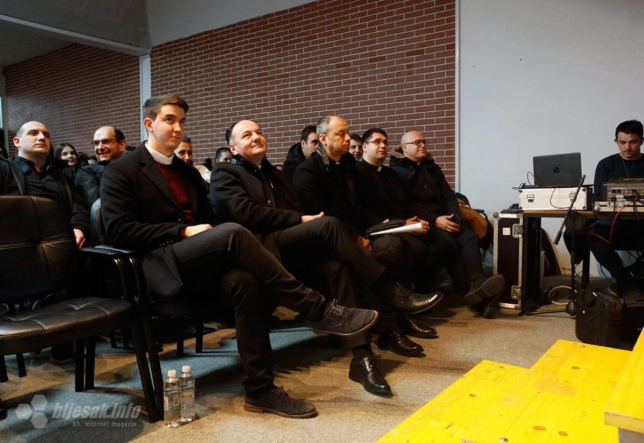 Na tribini je bio i Petar Palić mostarsko-duvanjski biskup