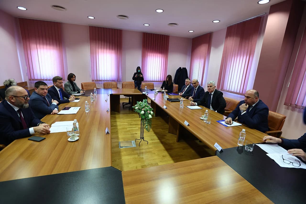 Sastanak predsjednika Čovića, ministara Butkovića i dužnosnika prometa i infrastrukture u RH i BiH