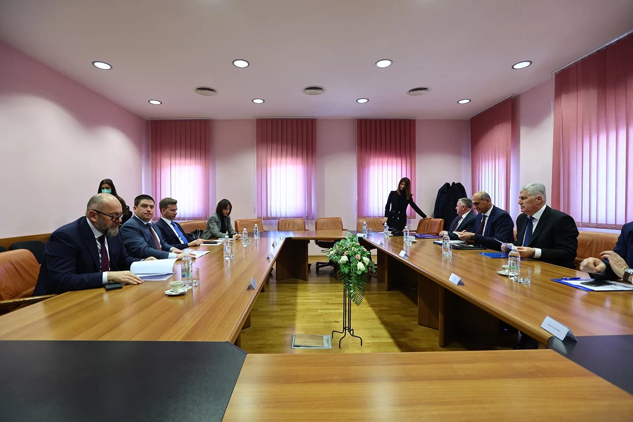 Sastanak predsjednika Čovića, ministara Butkovića i dužnosnika prometa i infrastrukture u RH i BiH