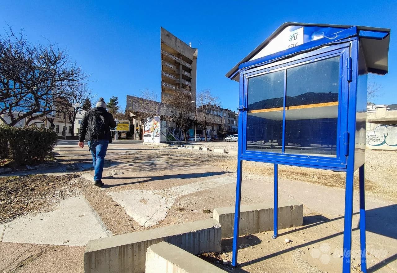 Male ulične biblioteke u Mostaru