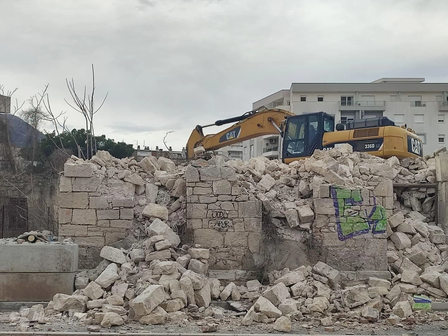 Pogledajte kako bageri ruše ''Ćirinu zgradu''