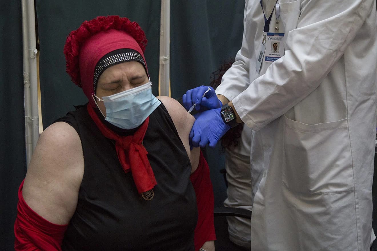 Veliki broj Sarajlija na punktu za cijepljenje