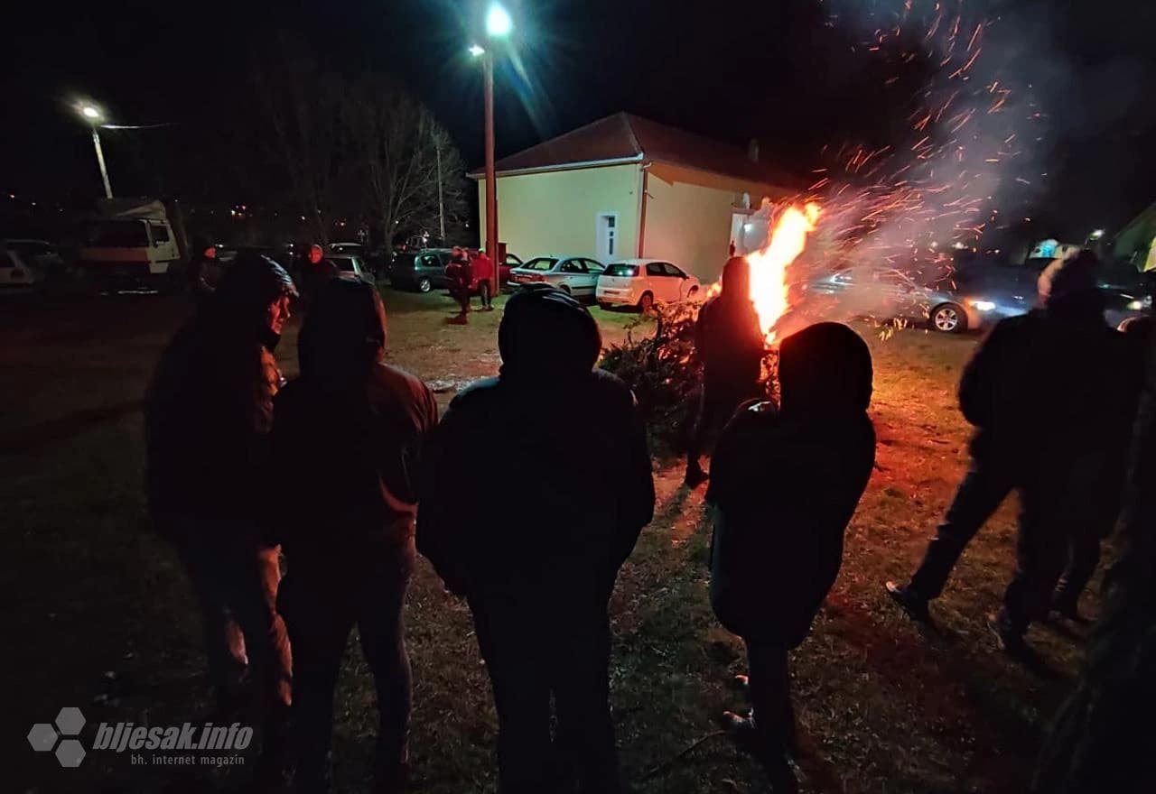 Naloženi badnjaci u Potocima kod Mostara