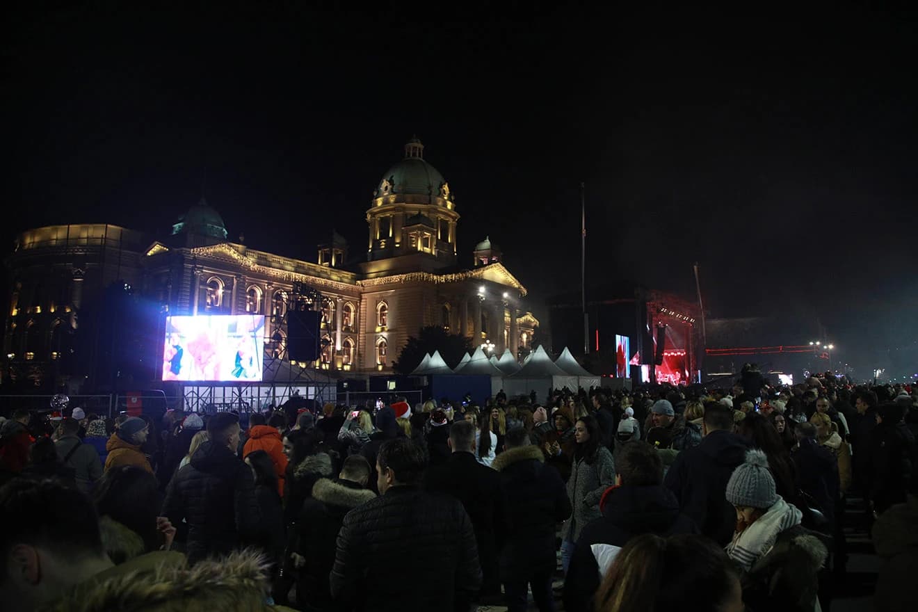 Doček Nove godine ispred zgrade srbijanske Skupštine