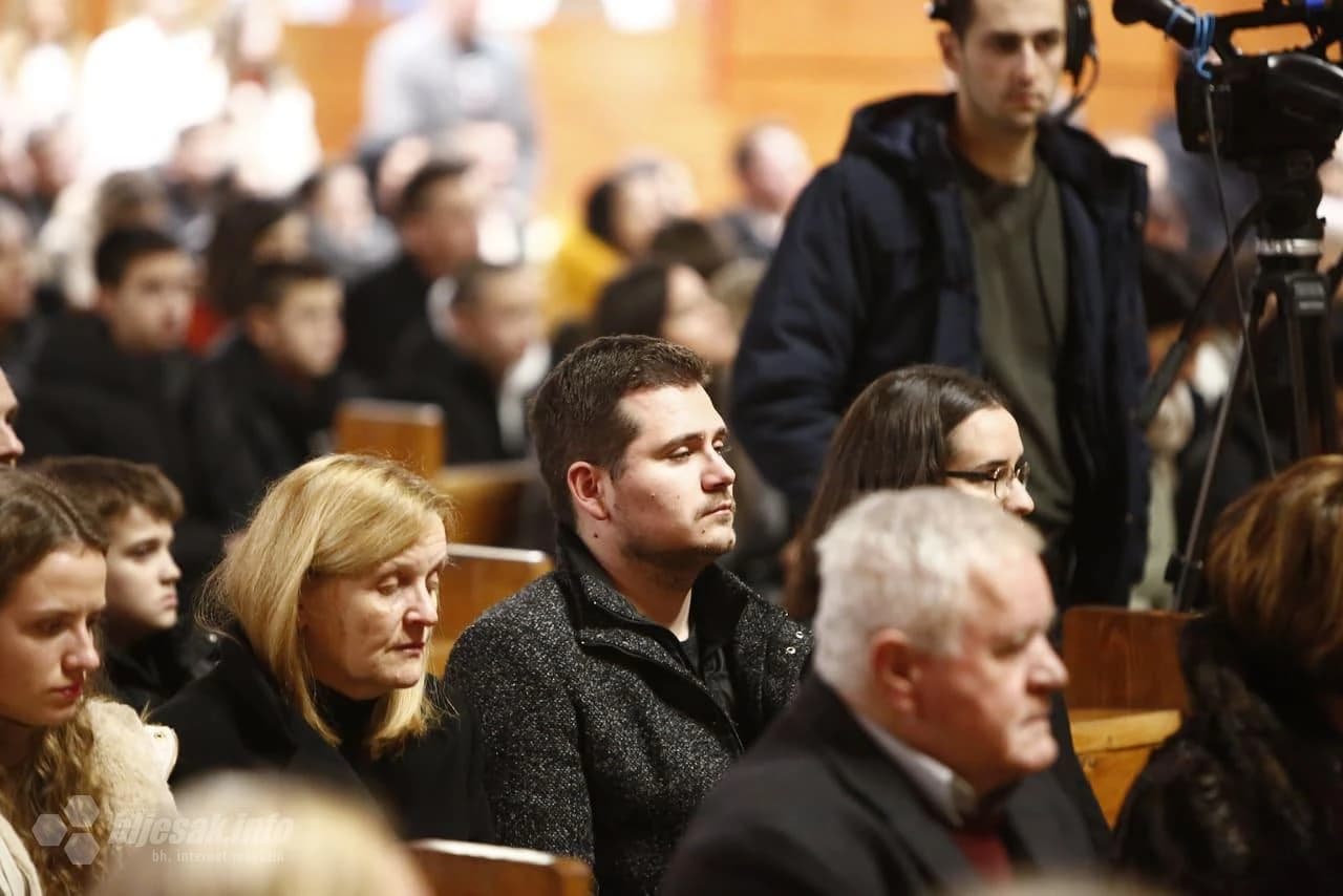 Biskup Palić predvodio polnoćku u katedrali Marije Majke Crkve u Mostaru