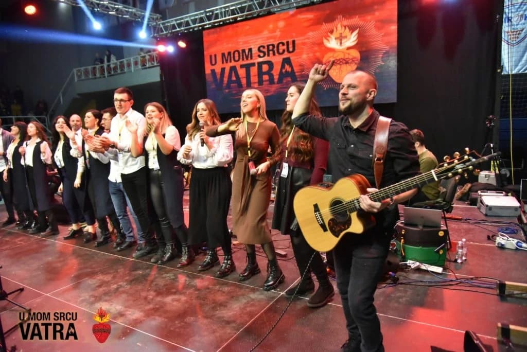 4.000 ljudi pjesmom slavilo Boga u Pecari