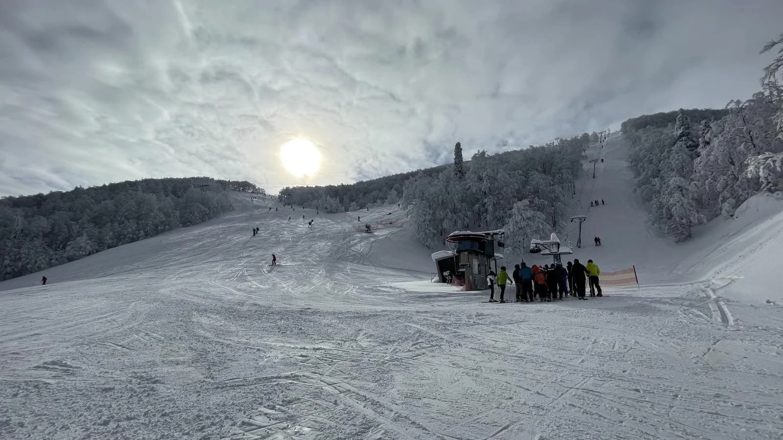 Idealni uvjeti za skijanje i sjajna atmosfera u OC Bjelašnica i Igman