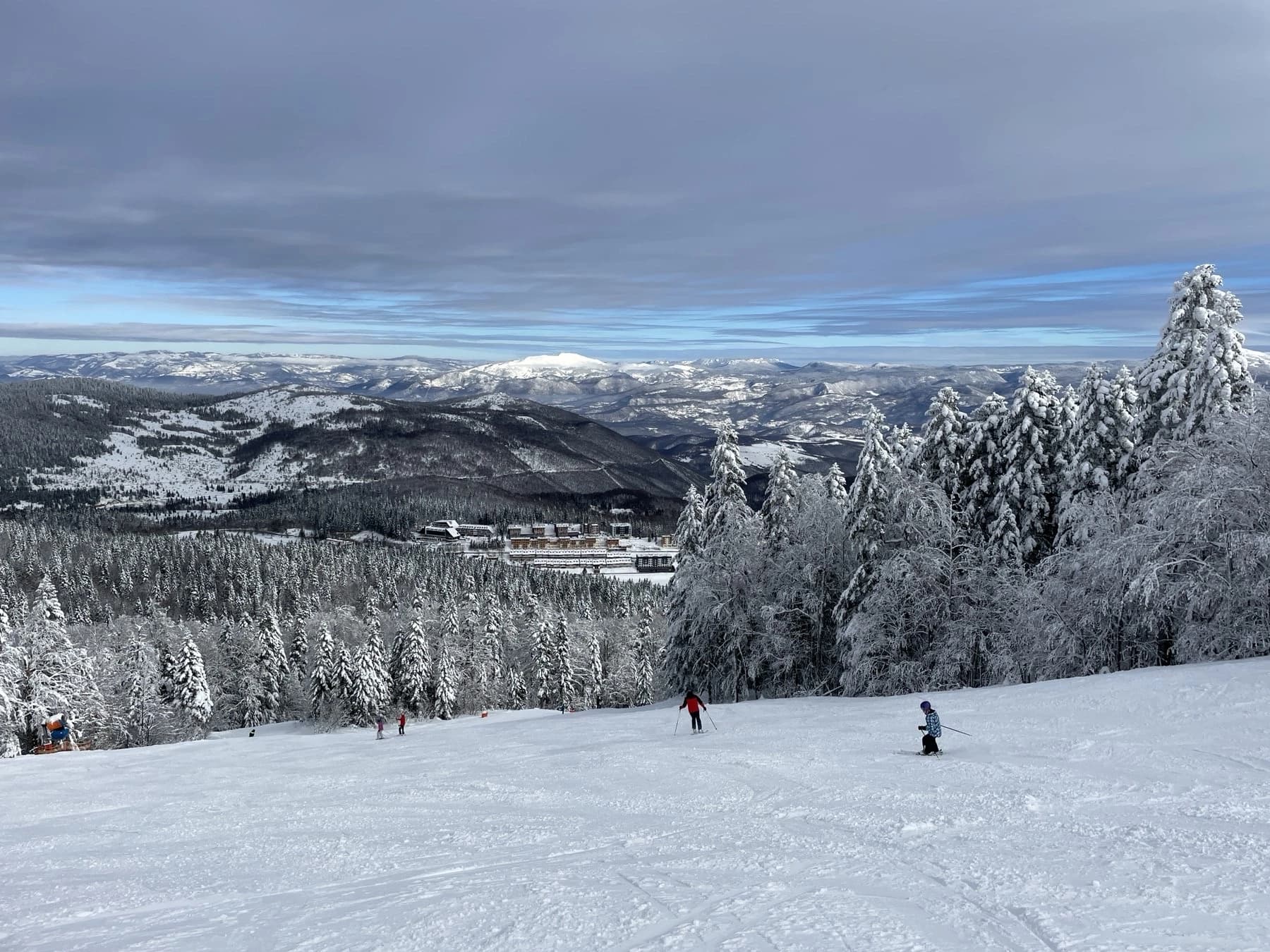 Idealni uvjeti za skijanje i sjajna atmosfera u OC Bjelašnica i Igman