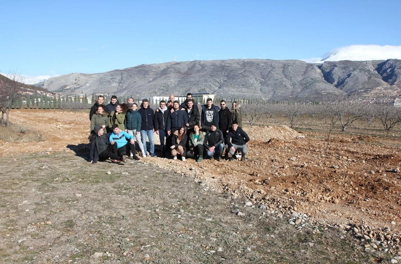 Studenti APTF-a zasadili preko 100 vrsta različitih voćaka
