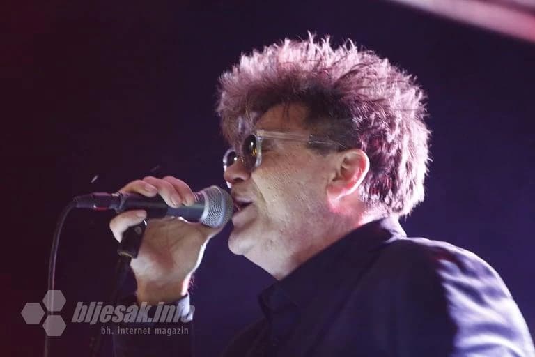 Crvena jabuka na Šetnici zagrijala atmosferu Adventa u Mostaru