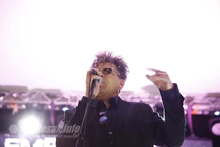 Crvena jabuka na Šetnici zagrijala atmosferu Adventa u Mostaru