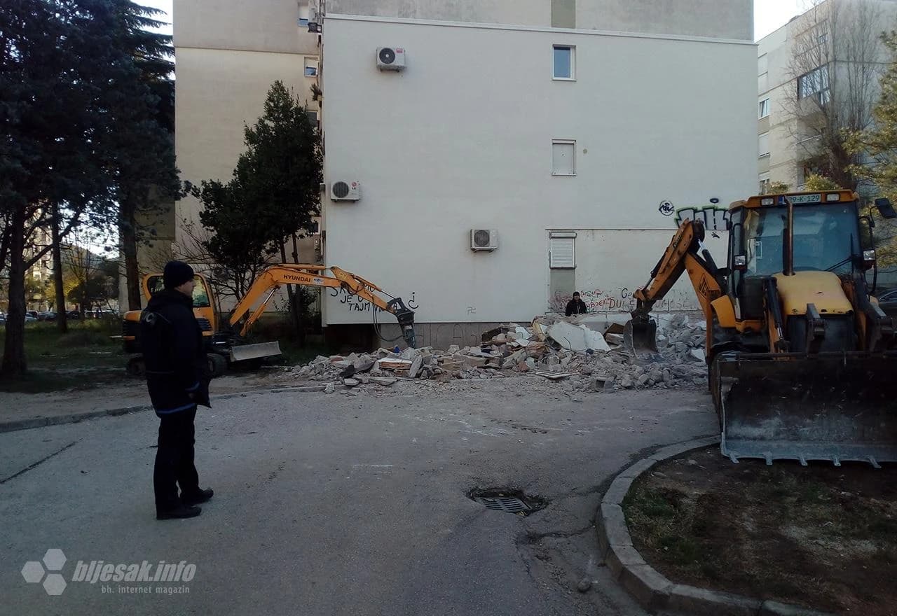 Srušena dva nelegalna objekta u Gradu