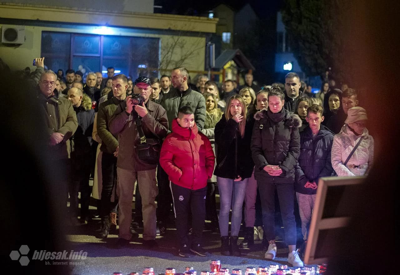 Mostar: Stotine svijeća i molitva za žrtve Vukovara 