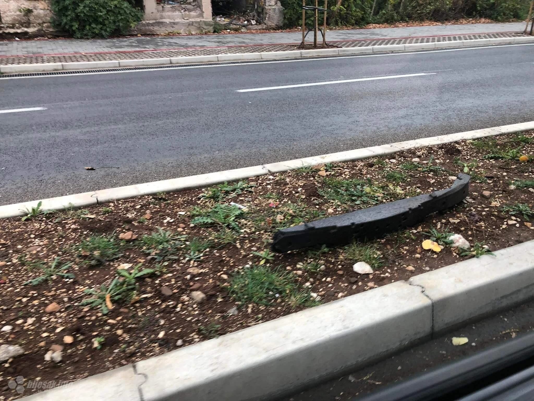 Branik čeka da ga netko ukloni sa zelenih površina duže od mjesec dana