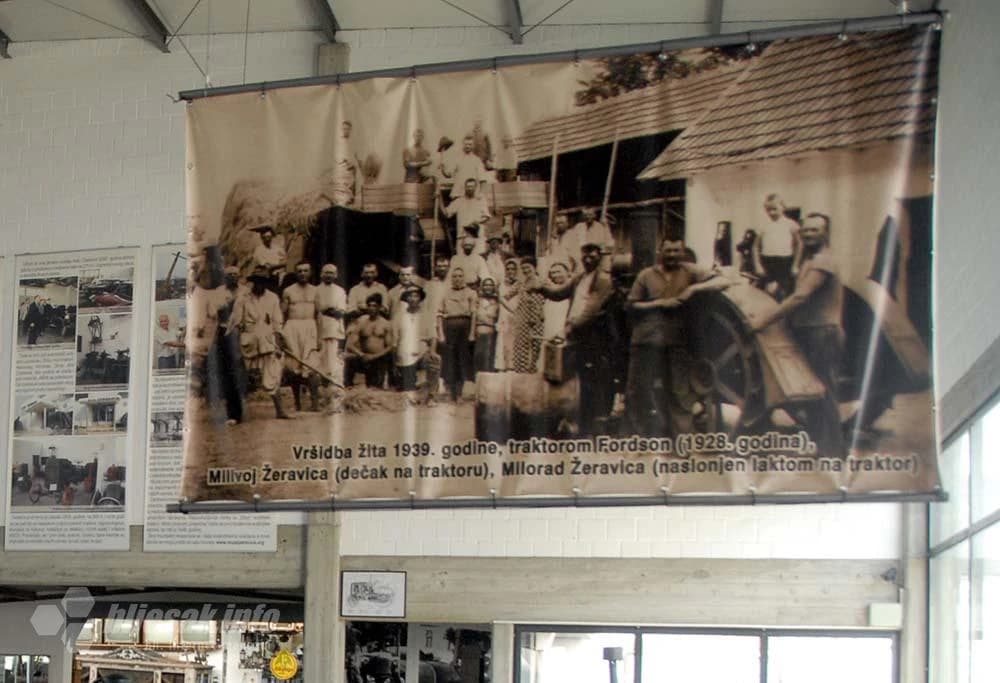 Mali Milivoj na traktoru