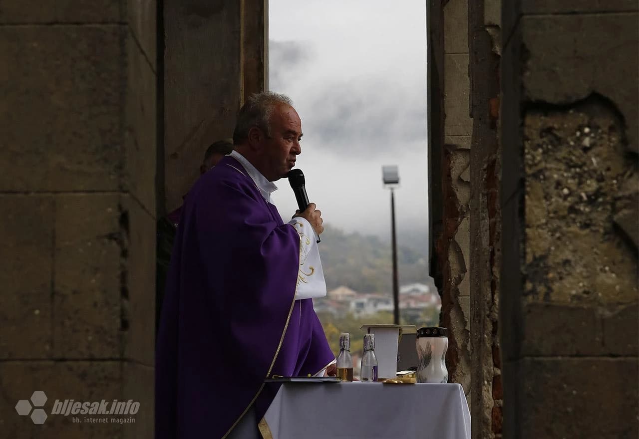 Služena misa na Austrijskom groblju u Mostaru