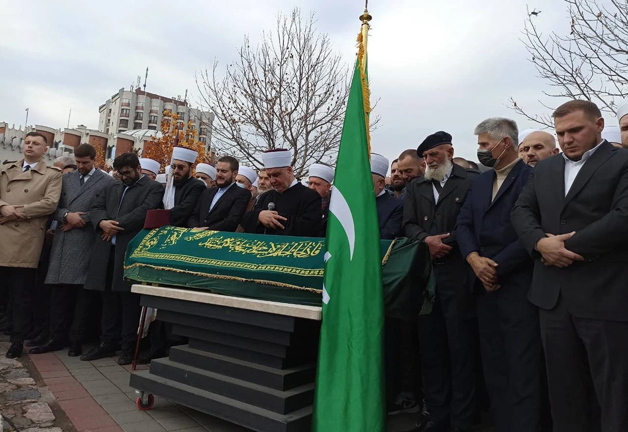 Klanjana dženaza bivšem muftiji Muamer-ef. Zukorliću
