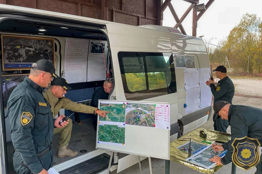 Policijski službenici Specijalne policijske postrojbe FUP-a