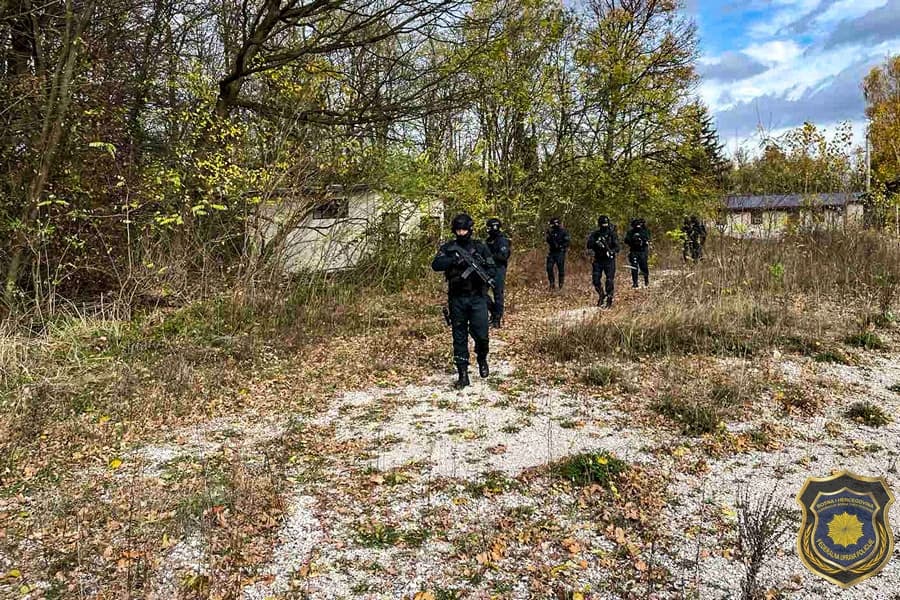 Policijski službenici Specijalne policijske postrojbe FUP-a
