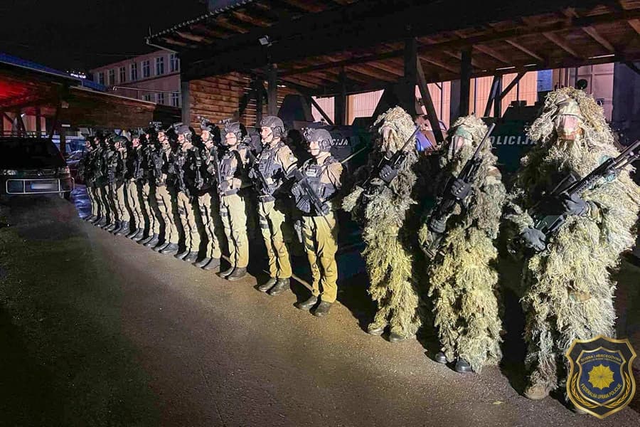 Policijski službenici Specijalne policijske postrojbe FUP-a