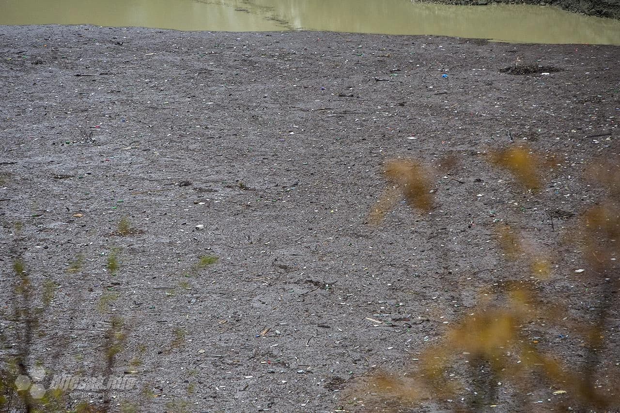 Grabovica: Tone smeća plutaju Neretvom