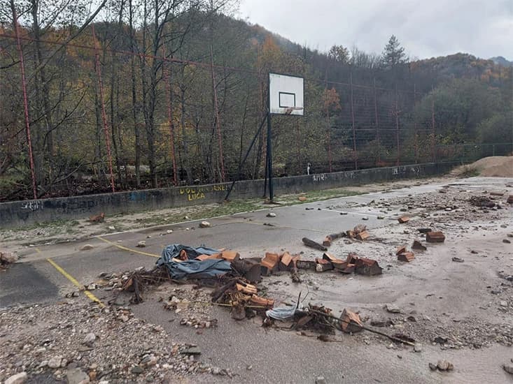 Materijalna šteta na igralištu osnovne škole 'Suljo Čilić' Jablanica