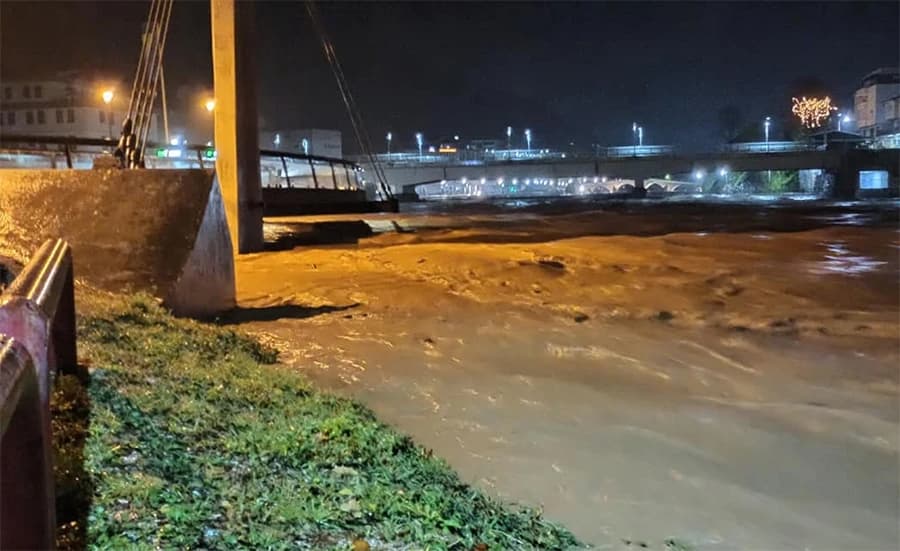 Snažno nevrijeme pogodilo je jučer Konjic i Jablanicu