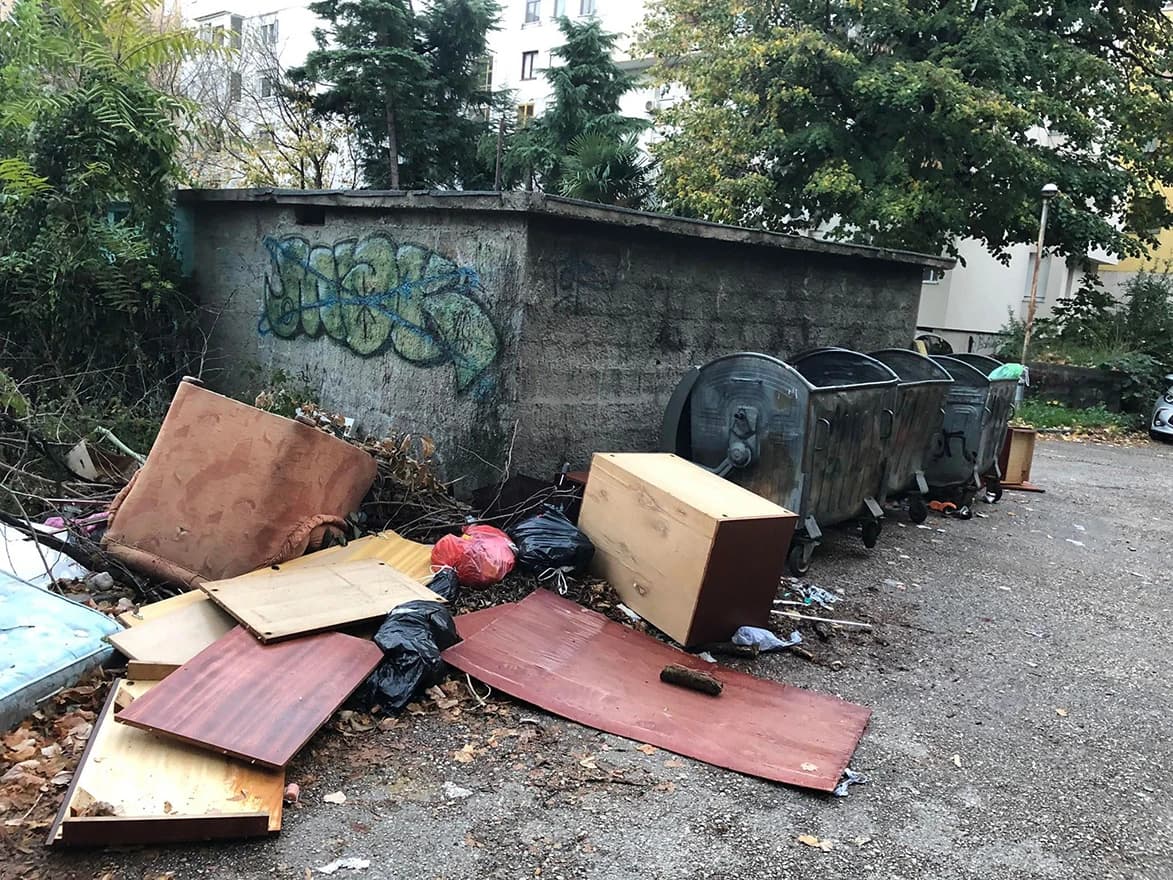 Smeće u Zvonimirovoj