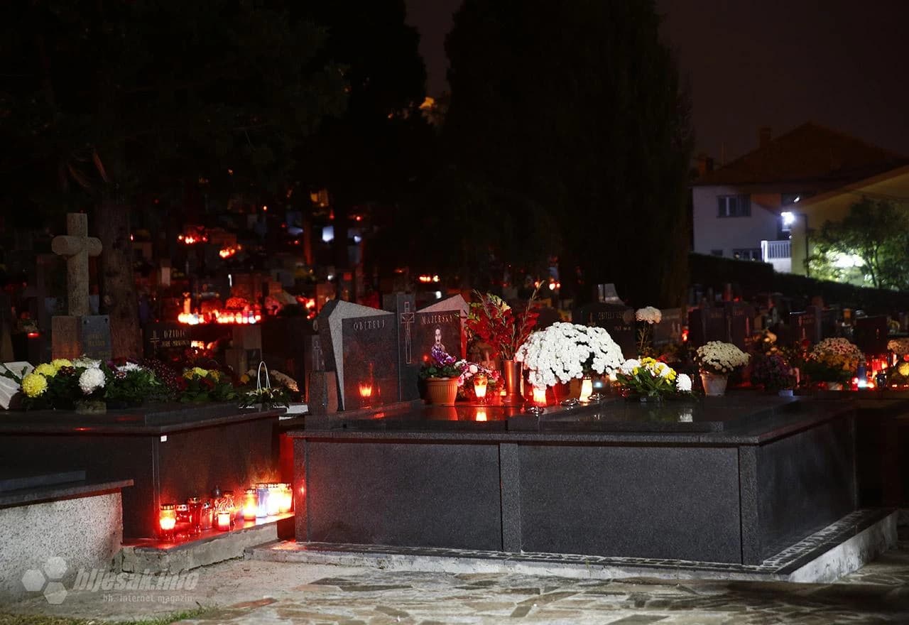 Tisuće sitnih plamenova osvijetlilo je Masline