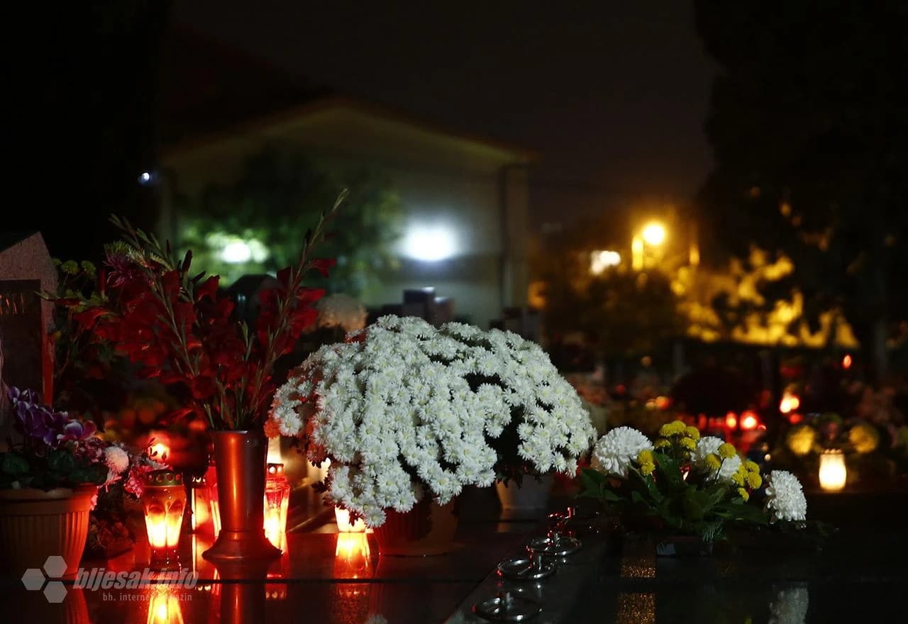 Tisuće sitnih plamenova osvijetlilo je Masline