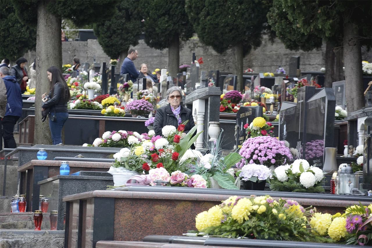 Mostar: Brojni vjernici posjetili vječna počivališta najmilijih