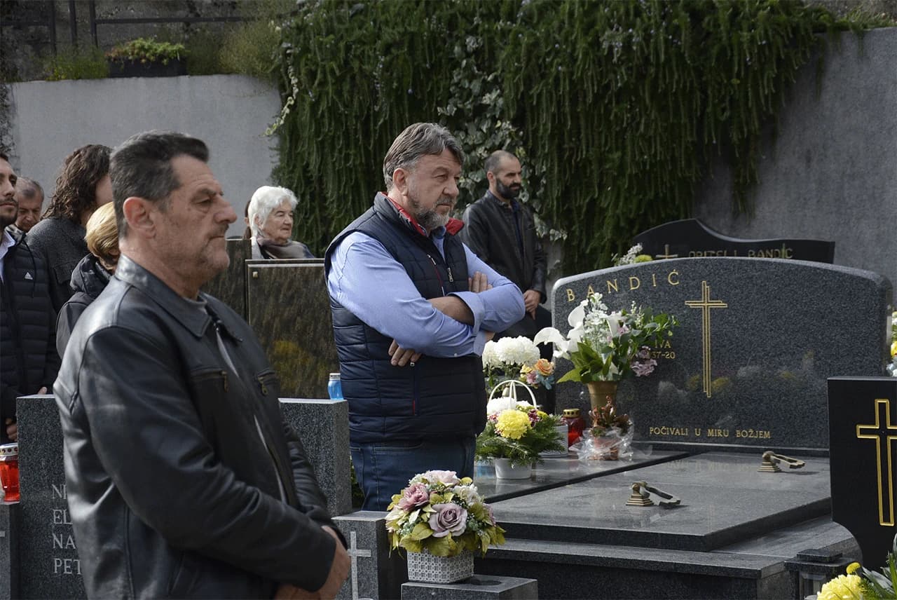 Mostar: Brojni vjernici posjetili vječna počivališta najmilijih