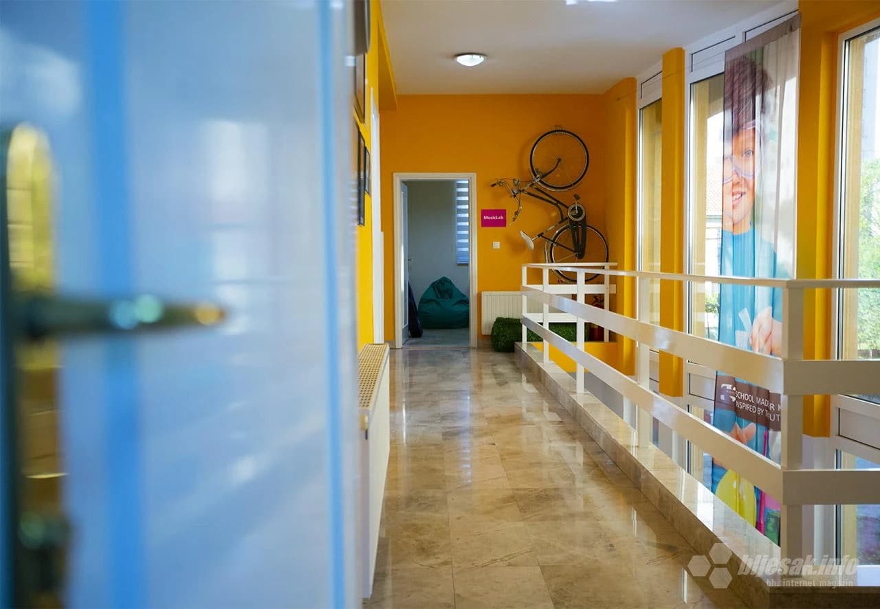 School&School Mostar